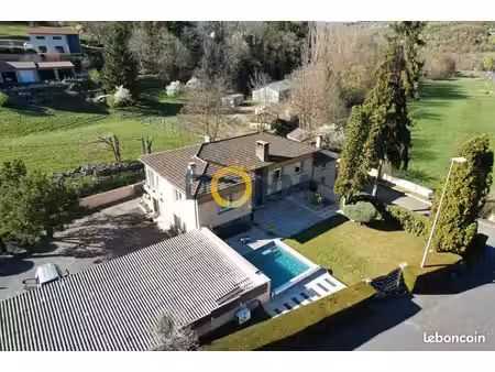 maison 12 pièces 295 m²