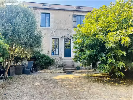 maison ancienne renovée - coeur de village savennières avec jardin