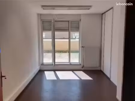 bureau 90 m²