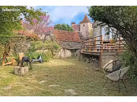 grèzes (46320) : maison de village ancienne en pierre rénovée avec jardin – proche figeac
