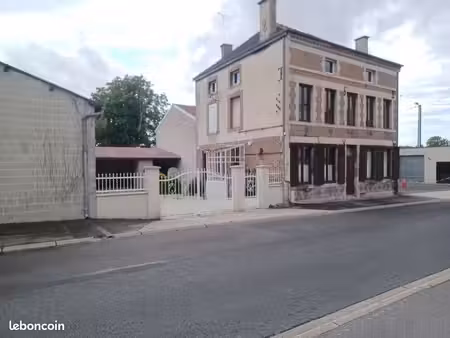 maison de caractère 7 pièces – 4 chambres – dépendances – terrain 714 m²