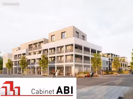 local 300 m² avrille
