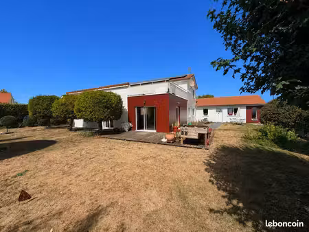 maison 8 pièces 260 m²