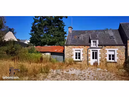 maison dans bourg de sottevast