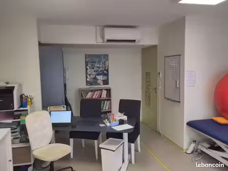 location grand local privatif climatisé de 25m² avec terrasse au sein d’un pôle santé