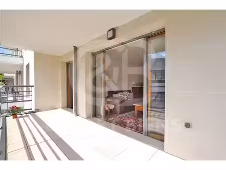 chaville : bel appartement de 70 m2  3 pièces avec terrasse