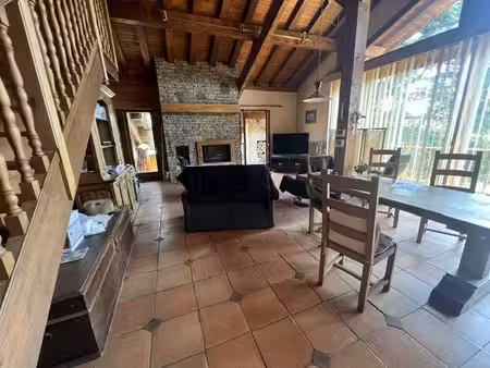 très rare à la vente  chalet de 200 m2
