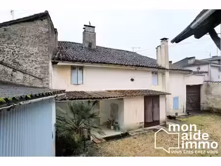 maison de bourg  4 chambres  dépendances et studio