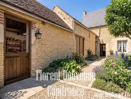 jort – maison de bourg en pierre avec dépendances et jardin