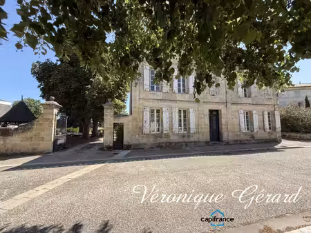 belle maison en pierre de taille de 252 m²  7 chambres  combles aménageables  jardin paysa