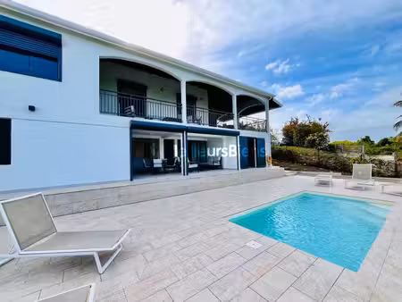 t5 et t3 meublés dans une maison neuve  terrasse et piscine  4 min du nouveau chu chu