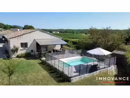 villa t4 récente avec piscine et vue dégagée