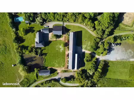 grand domaine avec gîte sur 29 hectares avec un fort potentiel touristique à saulges