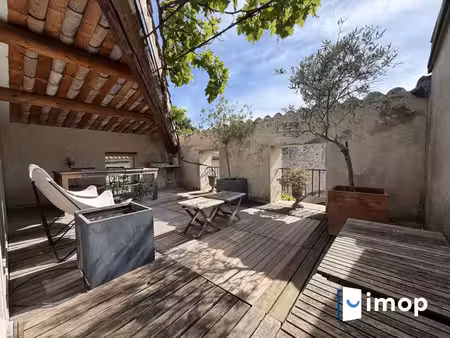 belle maison avec vue dégagée sur le mont ventoux