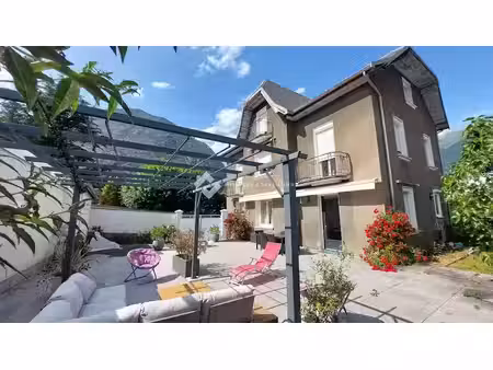 location meublée villa 8 pièces 238 m² à saint-jean-de-maurienne (73300)  2 550 €