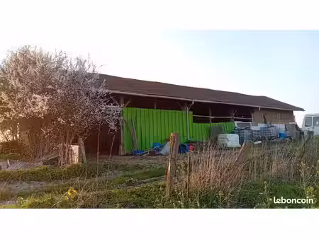 hangar et parcelle