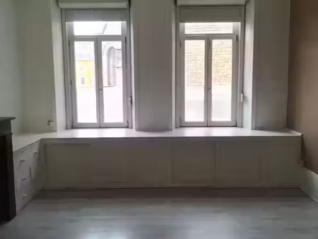 local 50 m2 place dalton