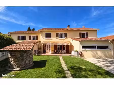 magnifique maison en pierre 300 m2 avec 1 hectare de terrain