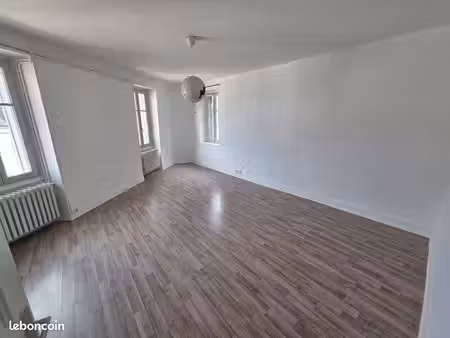 nevers hypercentre – grand appartement 3 chambres – 700 cc
