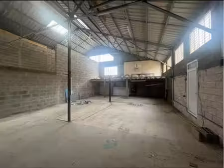 à louer entrepôt