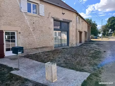 à vendre -magnifique corp de ferme rénové