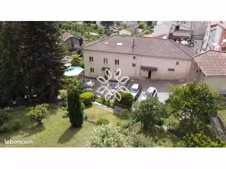 propriété 8 pièces 152 m²