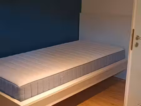 loue belle chambre meublée indépendante