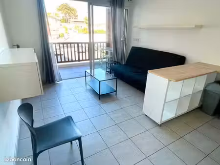 studio étudiant avec pkg à 400 m de la plage