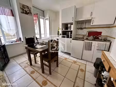 immeuble 12 pièces 172 m²