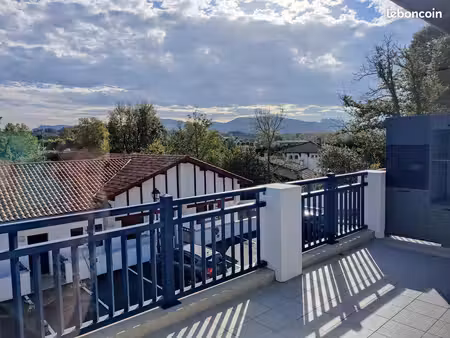 urrugne - appartement t3 récent de 65 m2 lumineux avec terrasse  dans une résidence sécuri