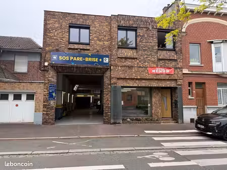 local commercial avec bureau ou show-room