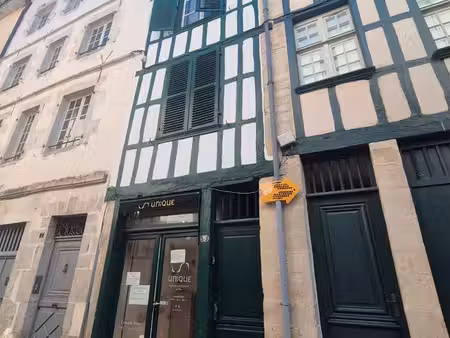 local commercial 35 m² rénové  vitrine sur rue  grand bayonne