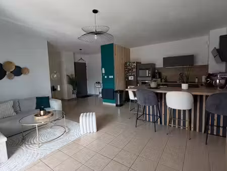 appartement 3 pièces 65m2 avec piscine