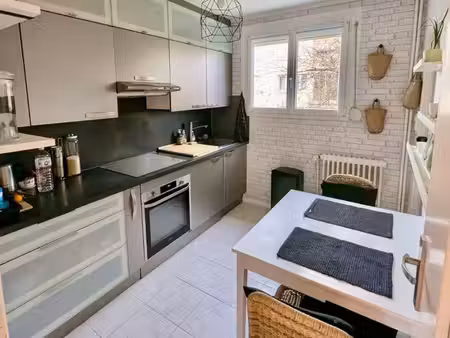 appartement t4 avec balcon  garage et cave à mâcon sud