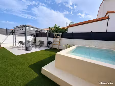 pia : maison 2 faces avec piscine