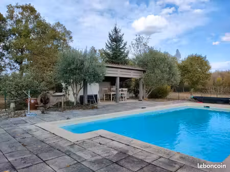 maison indépendante  4 chambres  piscine  vues pyrénées