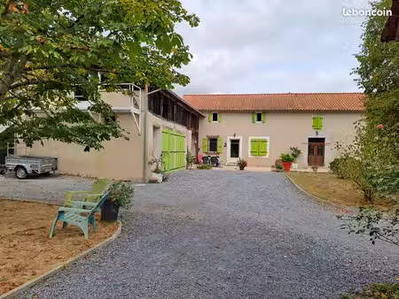 ferme du xviiie siècle entièrement rénovée