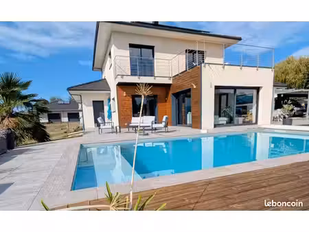 maison contemporaine 145 m² – piscine chauffée – vue panoramique pyrénées