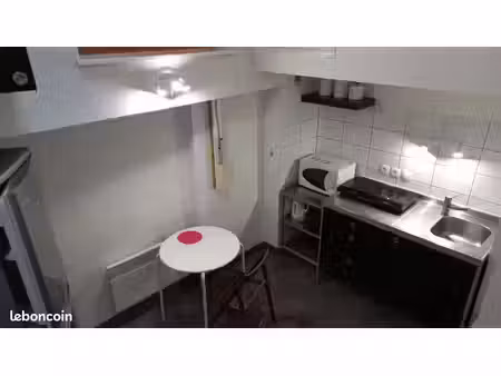 particulier loue studio meublé en duplex
