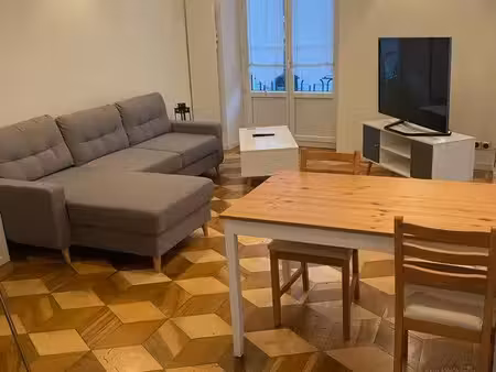 t2 meublé 52 m² – centre aix-les-bains – parking + balcons
