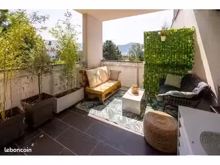 t2 climatisé avec terrasse sur les hauteurs de bassens