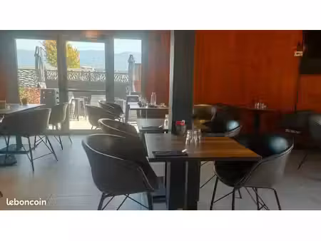 boutique 250 m² la biolle