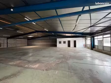 local professionnel de 600m2 avec bureau