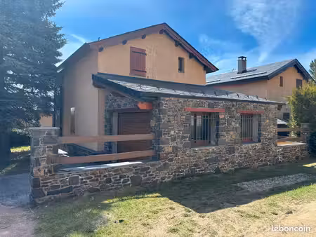 chalet pierre et bois parfait etat