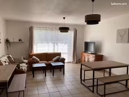 location à l'année appartement t4 85m2 + cour 60m2