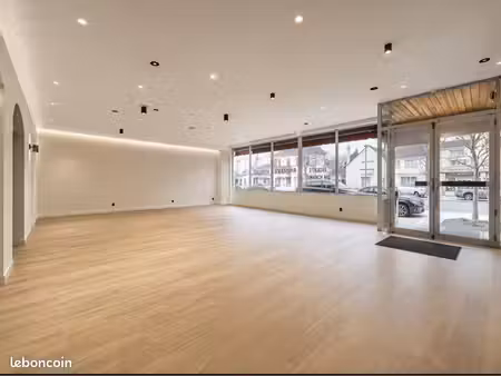 local commercial ou professionnel rénové de 130 m² – emplacement stratégique à arnage