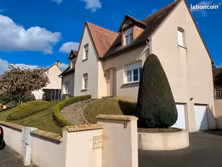 à vendre maison familiale à la suze sur sarthe