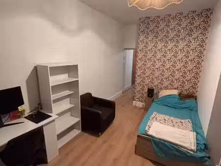 485 euros (eau  électricité  chauffage compris)