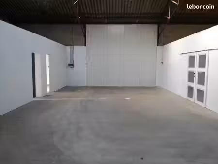entrepôt local et bureaux 300m2 yvré l'eveque