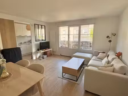 t2 meublé avec balcon et parking – à deux pas de la gare de bussy-saint-georges rer a